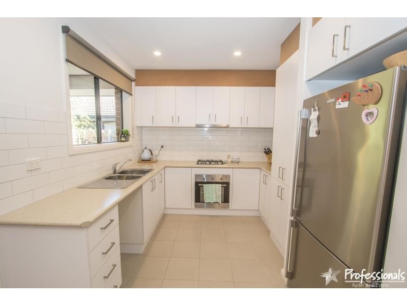 1 Cheviot Court, Melton West VIC 3337