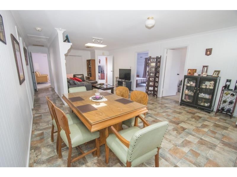 14 Crestmont Drive, Melton South VIC 3338