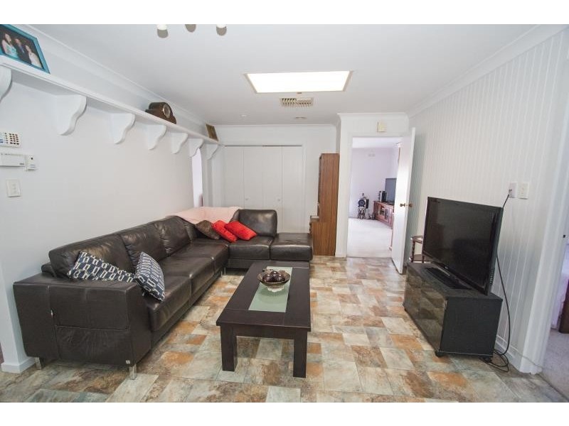 14 Crestmont Drive, Melton South VIC 3338