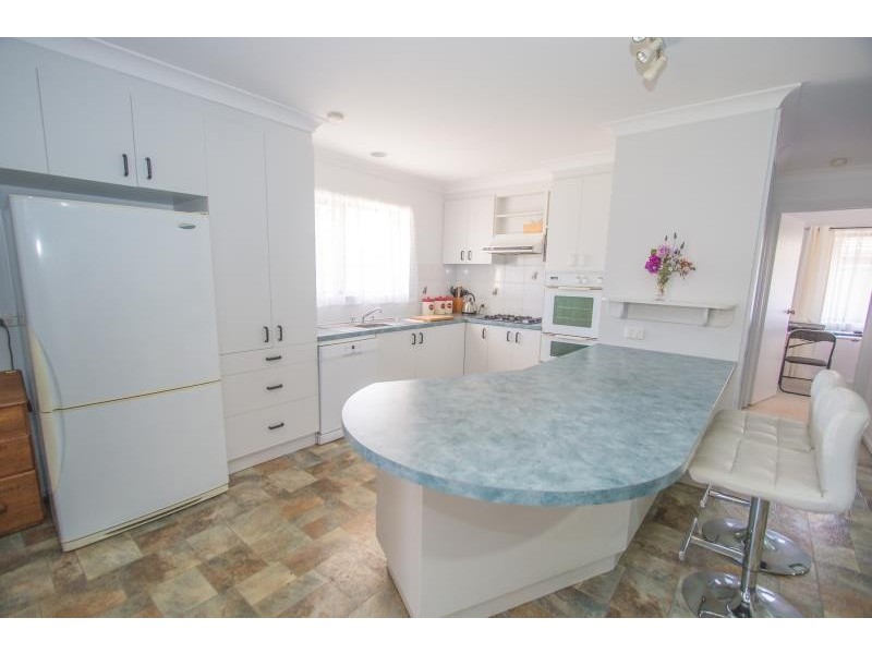 14 Crestmont Drive, Melton South VIC 3338