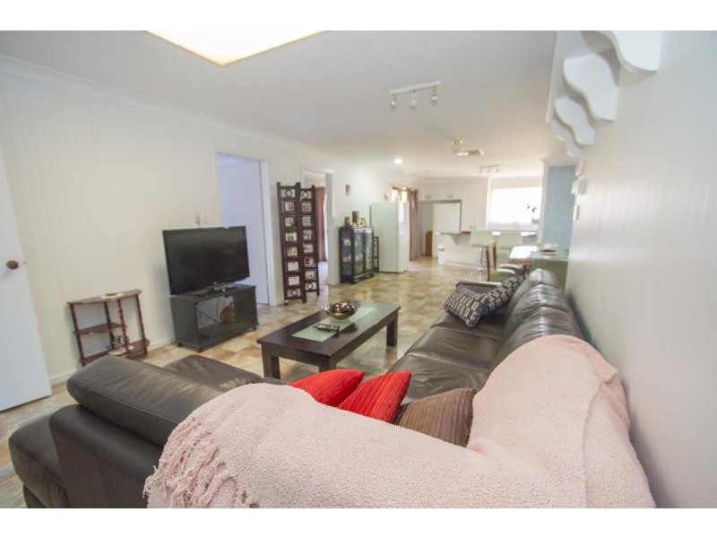 14 Crestmont Drive, Melton South VIC 3338