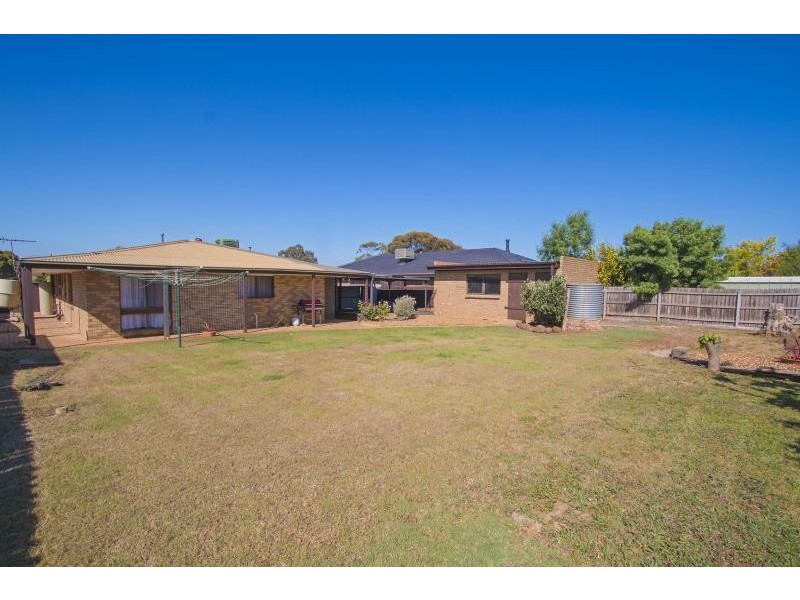 14 Crestmont Drive, Melton South VIC 3338
