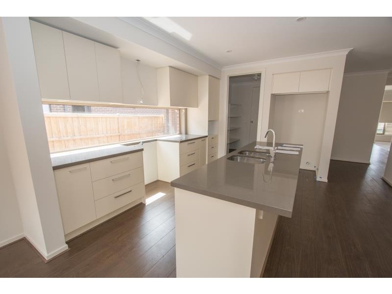 81 Lancefield Circuit, Eynesbury VIC 3338