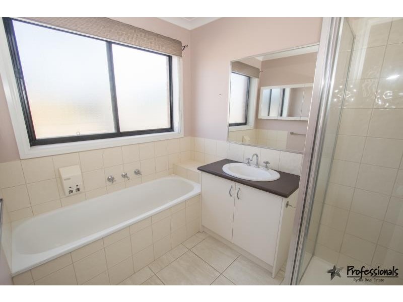 3 Oakbank Court, Melton West VIC 3337