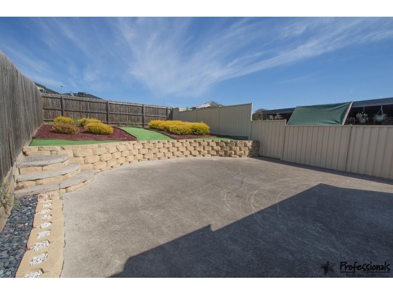3 Oakbank Court, Melton West VIC 3337
