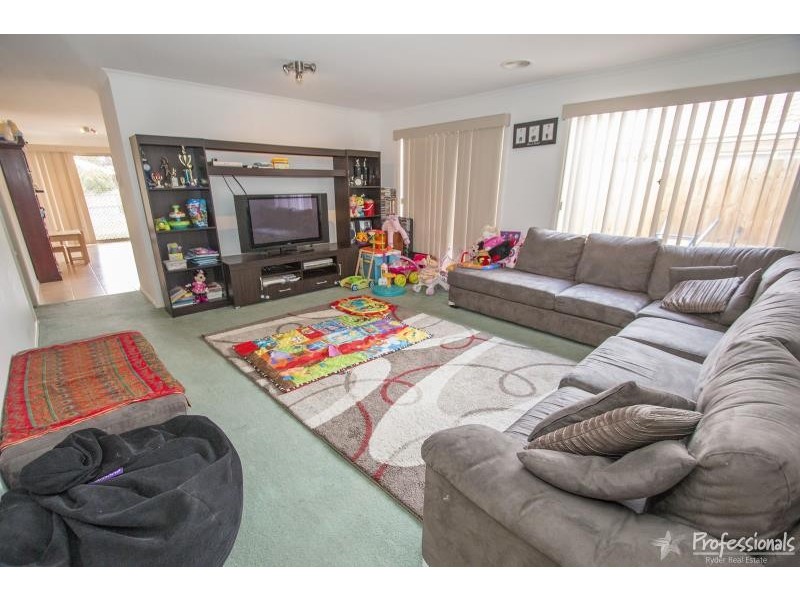 5 Hillsmeade Drive, Melton West VIC 3337