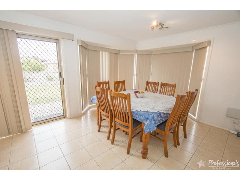 5 Hillsmeade Drive, Melton West VIC 3337