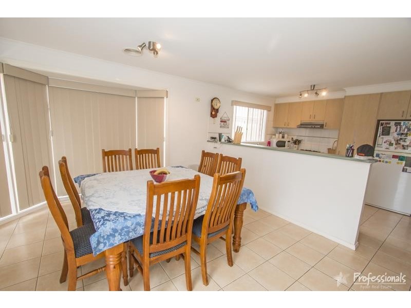 5 Hillsmeade Drive, Melton West VIC 3337