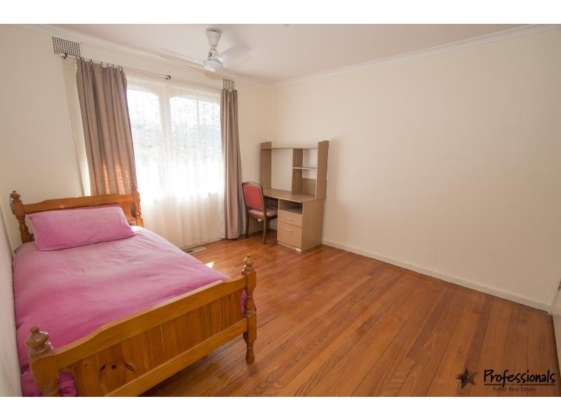 5 Exell Avenue, Melton South VIC 3338