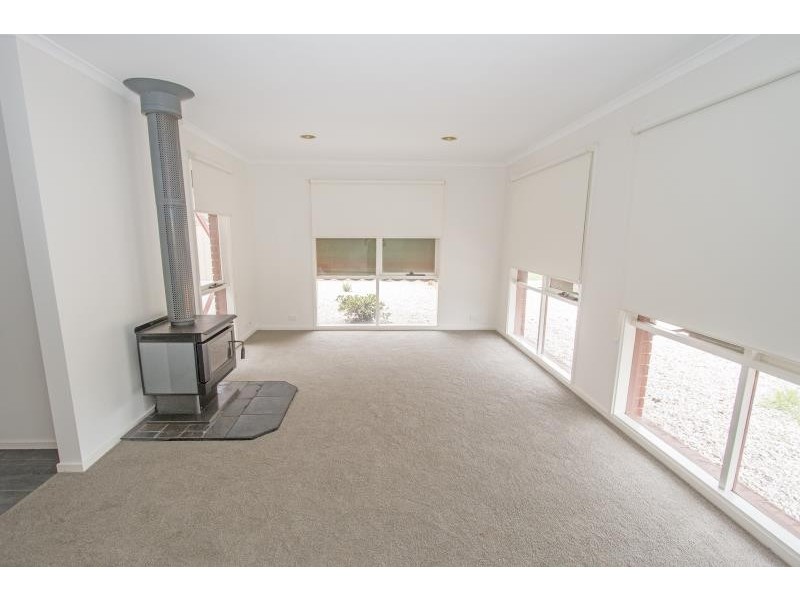 586 High Street, Melton West VIC 3337