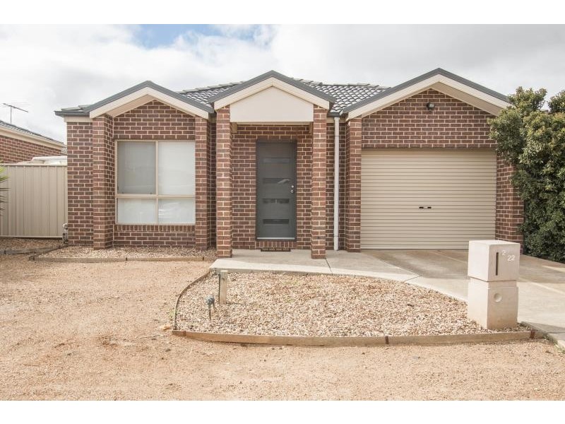 2/22 Pangbourne Avenue, Melton West VIC 3337