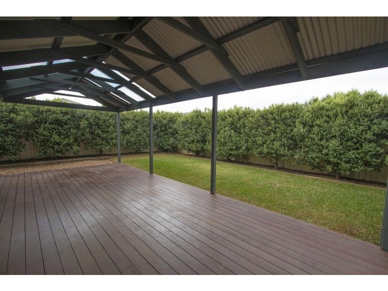 2/22 Pangbourne Avenue, Melton West VIC 3337
