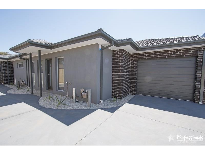 2/15 Maree Court, Kurunjang VIC 3337