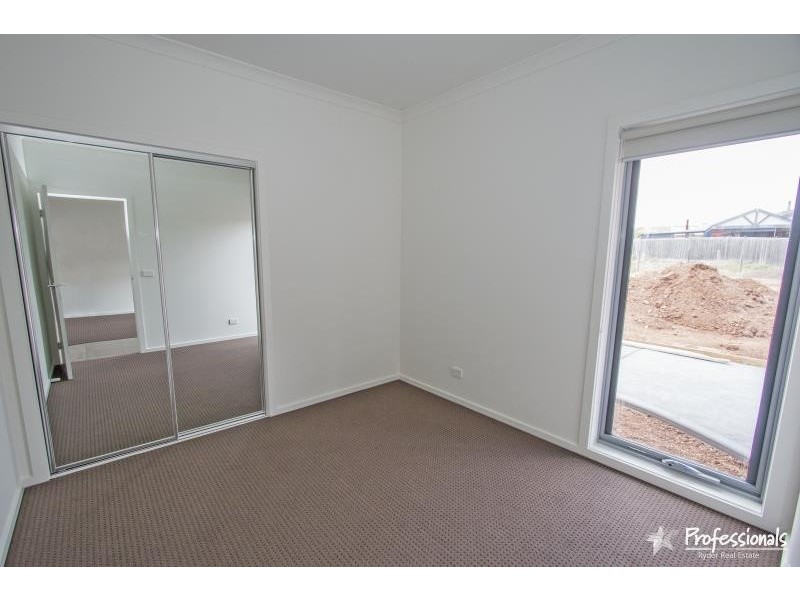 2/15 Maree Court, Kurunjang VIC 3337