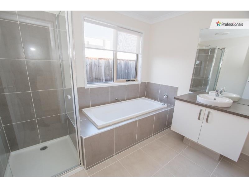 17 Rowling Street, Plumpton VIC 3335