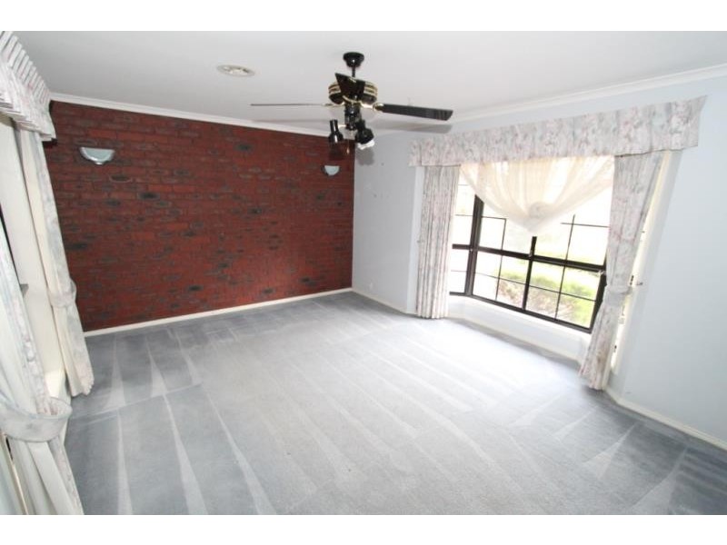 4 Jacqueline Court, Hillside VIC 3037