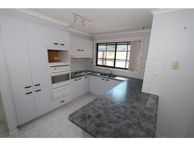 4 Jacqueline Court, Hillside VIC 3037