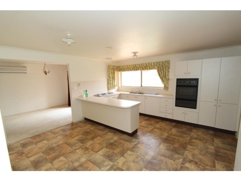 7 Walton Street, Melton South VIC 3338