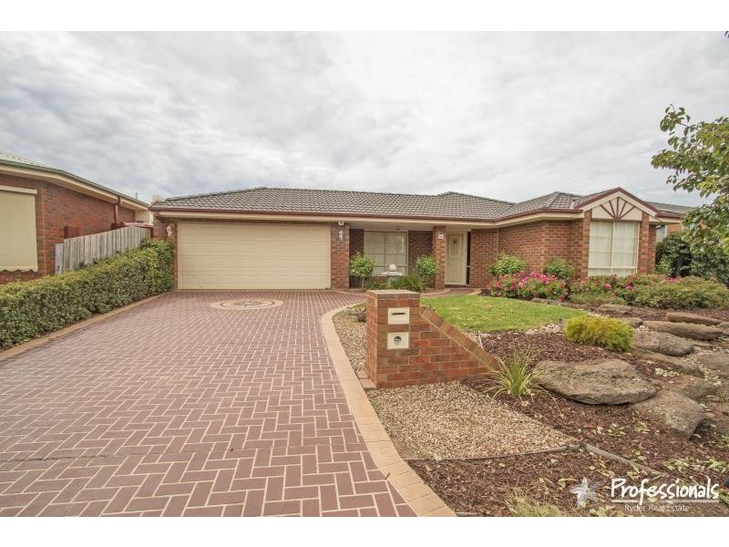 11 The Crest, Melton West VIC 3337