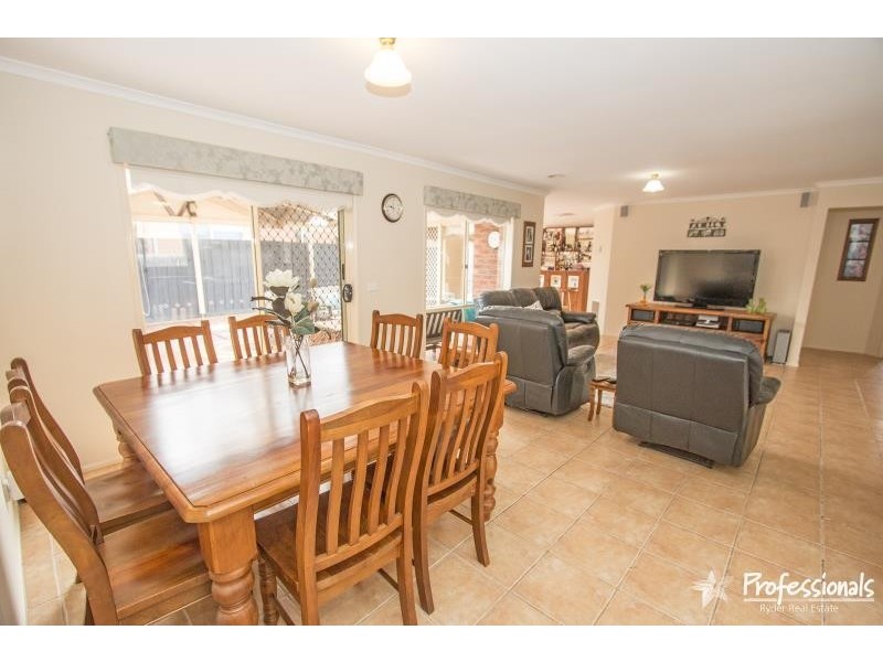 11 The Crest, Melton West VIC 3337