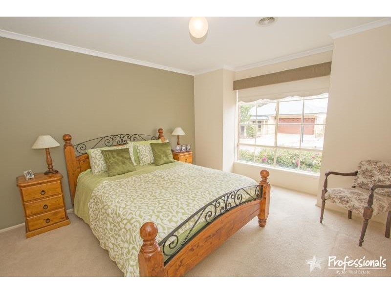 11 The Crest, Melton West VIC 3337