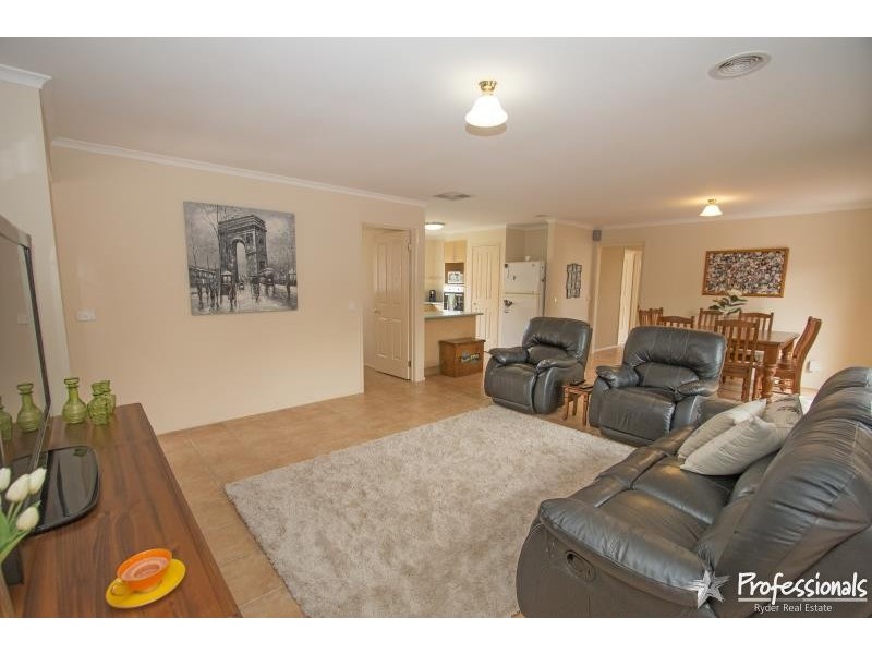 11 The Crest, Melton West VIC 3337