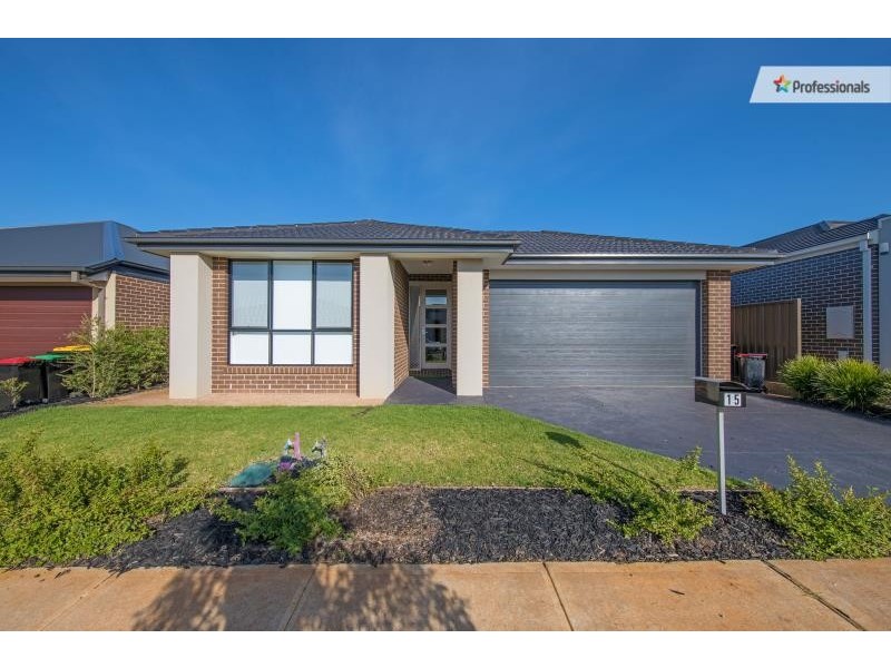 15 Astley Drive, Melton South VIC 3338