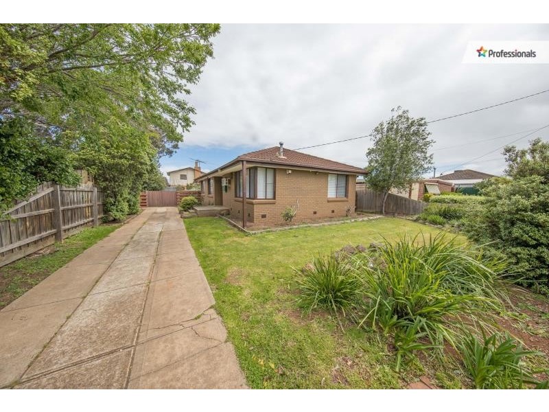 43 Mitchell Road, Melton South VIC 3338