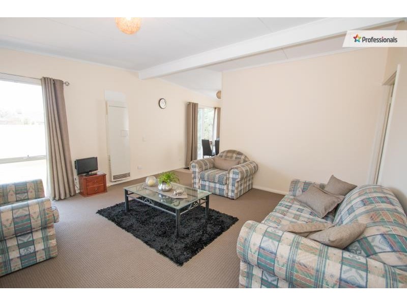 32 Morris Street, Melton South VIC 3338