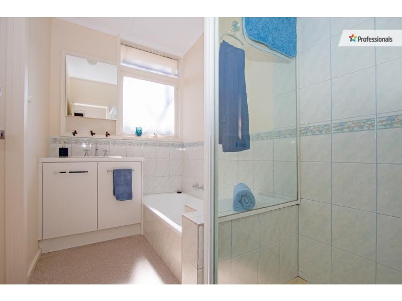 32 Morris Street, Melton South VIC 3338