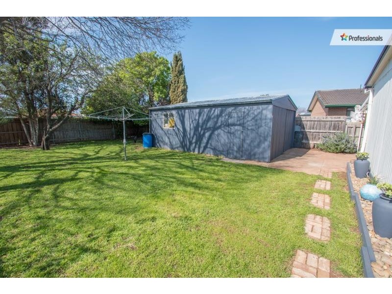 32 Morris Street, Melton South VIC 3338