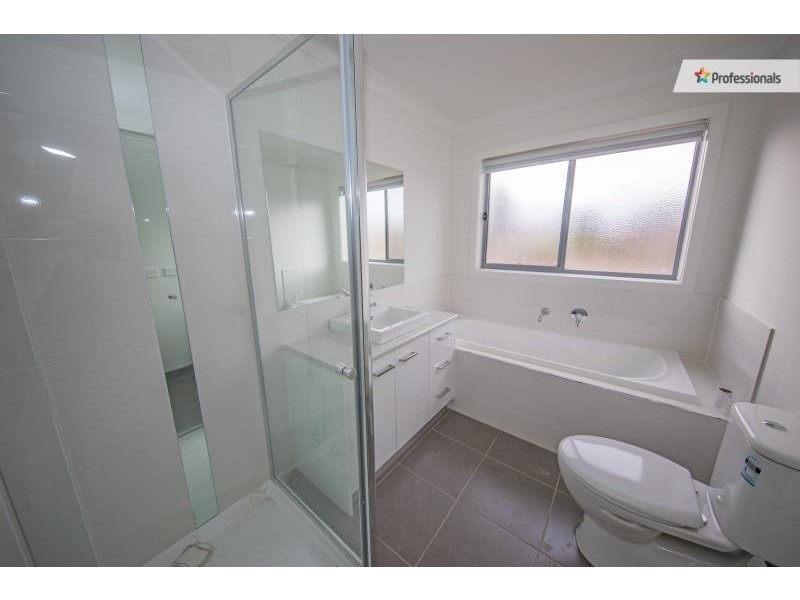 1/13 Christina Crescent, Kurunjang VIC 3337