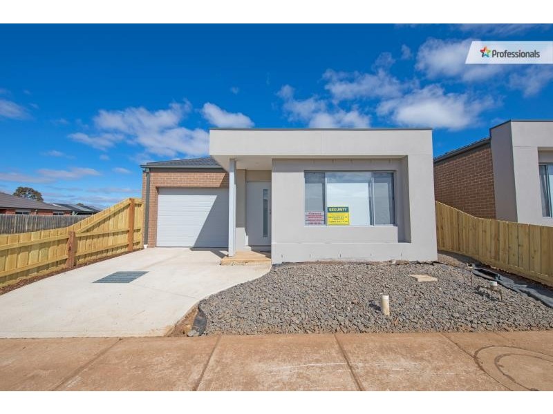 3/13 Christina Crescent, Kurunjang VIC 3337