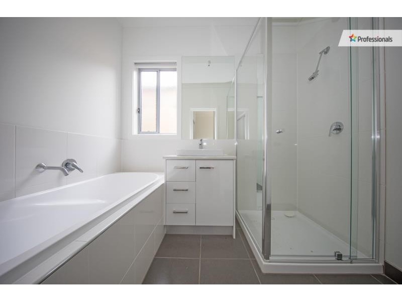 3/13 Christina Crescent, Kurunjang VIC 3337