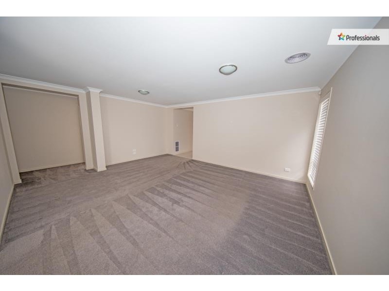 70 James Melrose Drive, Brookfield VIC 3338