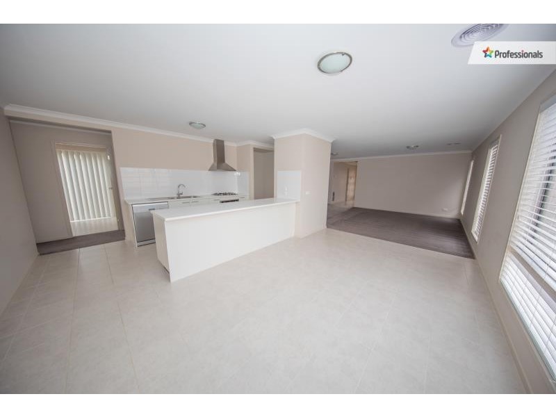 70 James Melrose Drive, Brookfield VIC 3338