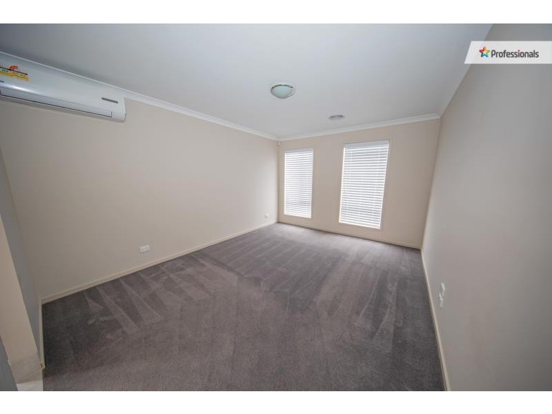 70 James Melrose Drive, Brookfield VIC 3338