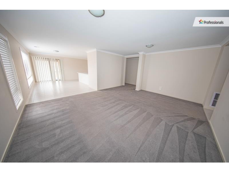 70 James Melrose Drive, Brookfield VIC 3338