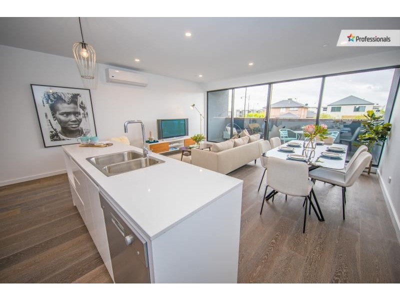 103/184 The Esplanade, Caroline Springs VIC 3023