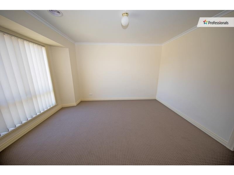 1/11 Palmerston Street, Melton VIC 3337