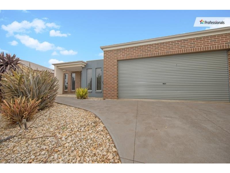4 Cootamundra Circuit, Melton West VIC 3337