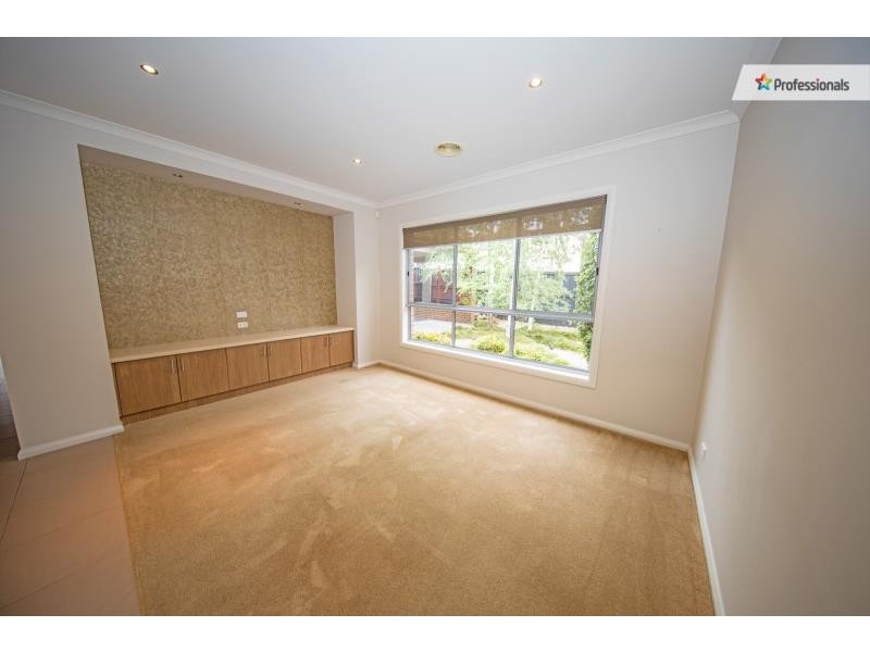 4 Cootamundra Circuit, Melton West VIC 3337