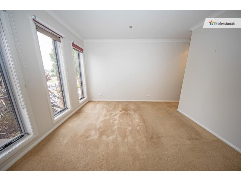 4 Cootamundra Circuit, Melton West VIC 3337