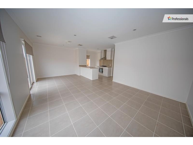 16 Sherbourne Road, Melton South VIC 3338