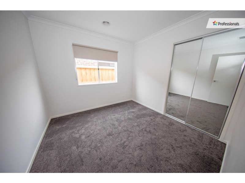 16 Sherbourne Road, Melton South VIC 3338