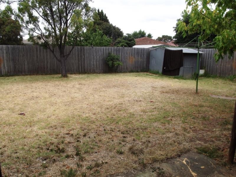 5 Falcon Drive, Melton VIC 3337