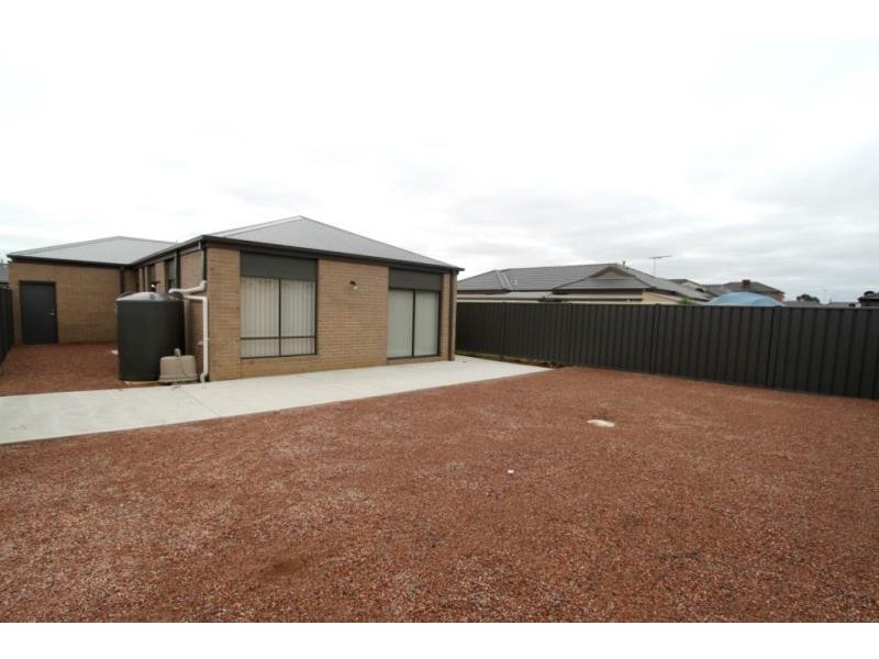 21 Silverleaf Drive, Melton VIC 3337