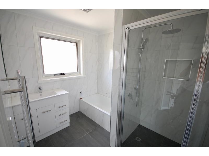 2/2 Oaktree Road, Youngtown TAS 7249