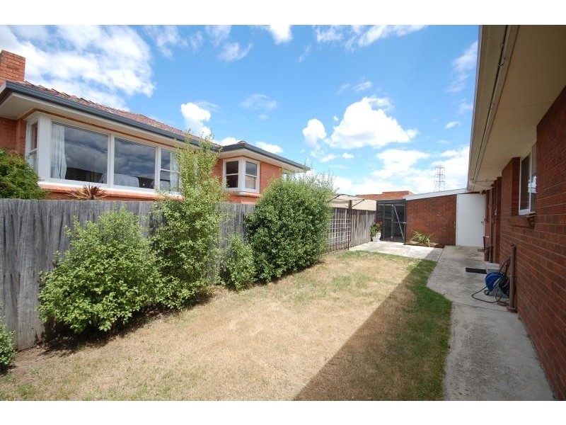 2/2 Oaktree Road, Youngtown TAS 7249