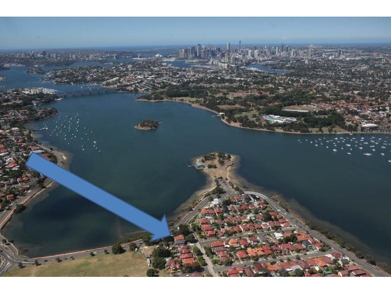 2 First Avenue, Rodd Point NSW 2046